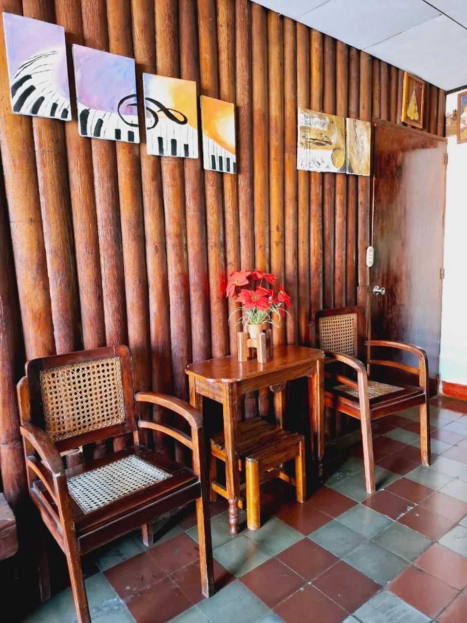 Casa De Los Berrios Leon Bagian luar foto